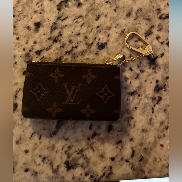 This is a Louis Vuitton key pouch, never used and in mint condition - Picture 1 of 2